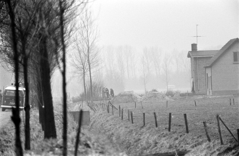 Overvallers van postagentschap gijzelen gezin in boerderij in Deil, de boerderij, Bestanddeelnr 926-1896