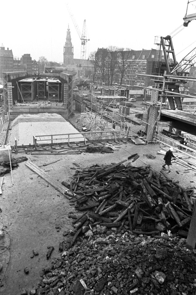 Overblijfselen van schepen gevonden bij metrowerkzaamheden Waterlooplein Amsterd, Bestanddeelnr 925-3080