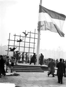 Overdracht in Den Haag van de permanente bevrijdingsvlag te Den Haag, Bestanddeelnr 910-1468