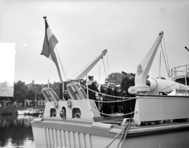Overdracht kustmijnenveger Lochem te Groningen. Scheepswerf Smit en Zonen, Bestanddeelnr 907-8899