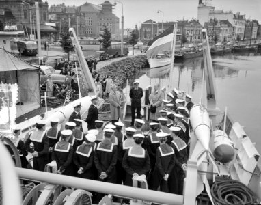 Overdracht kustmijnenveger Lochem te Groningen. Scheepswerf Smit en Zonen, Bestanddeelnr 907-8913