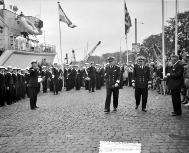 Overdracht kustmijnenveger Lochem te Groningen. Scheepswerf Smit en Zonen, Bestanddeelnr 907-8902