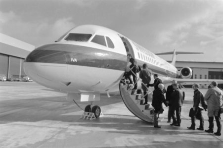 Overdracht 1e Fokker-100 aan Swissair eerste Fokker-100 voor vertrek op Schipho, Bestanddeelnr 934-1993
