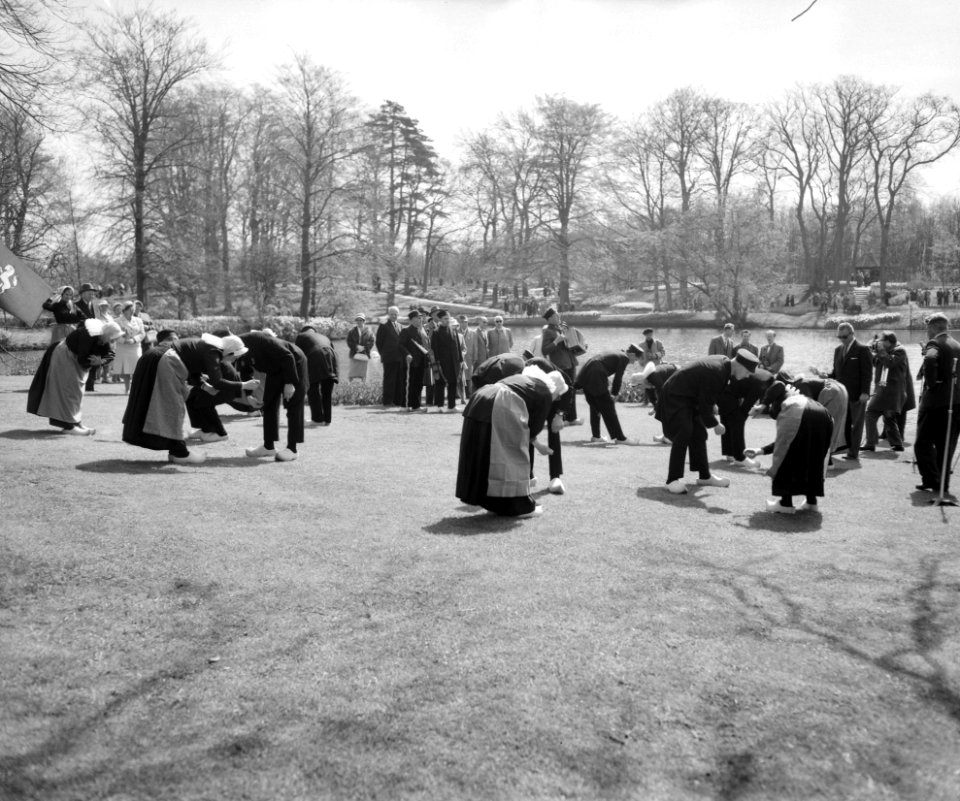 Overijsselse streekdag op de Keukenhof te Lisse, demonstratie van Overijsselse d, Bestanddeelnr 911-1824