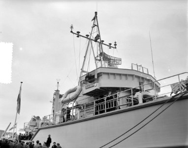 Overdracht kustmijnenveger Lochem te Groningen. Scheepswerf Smit en Zonen, Bestanddeelnr 907-8912