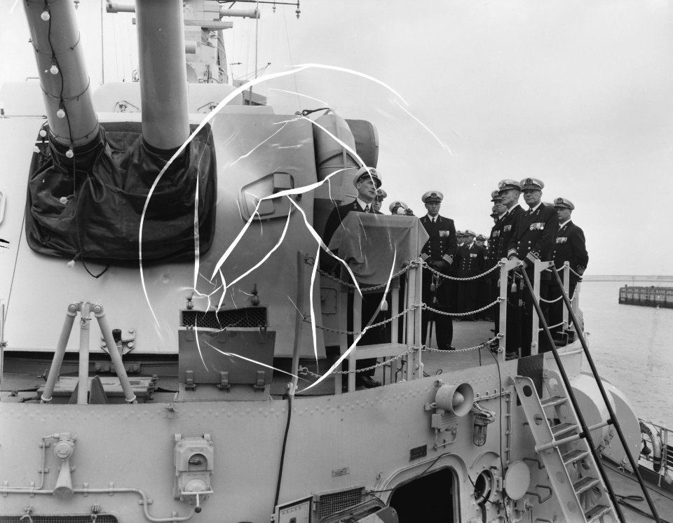 Overdracht bevel zeestrijdkrachten van Vice Admiraal F T Burghard aan Vice Adm, Bestanddeelnr 907-9807