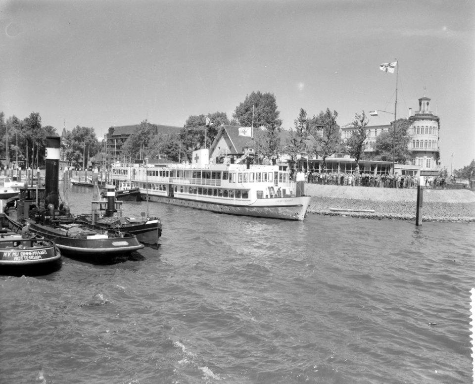 Overdracht hospitaalschip J. Henry Dunant aan het Roode Kruis te Rotterdam, Bestanddeelnr 910-3893