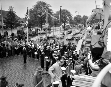 Overdracht kustmijnenveger Lochem te Groningen. Scheepswerf Smit en Zonen, Bestanddeelnr 907-8911