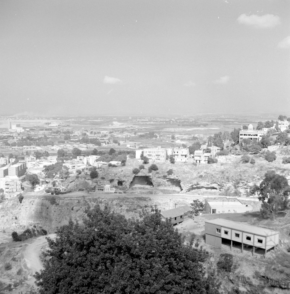Overzicht van de stad Haifa, gezien vanaf het Karmelgebergte, Bestanddeelnr 255-2071
