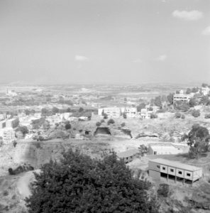 Overzicht van de stad Haifa, gezien vanaf het Karmelgebergte, Bestanddeelnr 255-2071