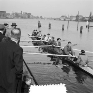 Overdracht Giek door heer W. Kok aan Willem III Amsterdam, Bestanddeelnr 905-0038
