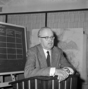 Overgang op aardgas, persconferentie in gebouw GEB, ir. E. D. E. Prisse directeu, Bestanddeelnr 917-5564