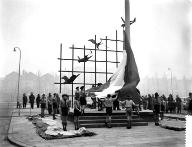 Overdracht in Den Haag van de permanente bevrijdingsvlag te Den Haag, Bestanddeelnr 910-1466