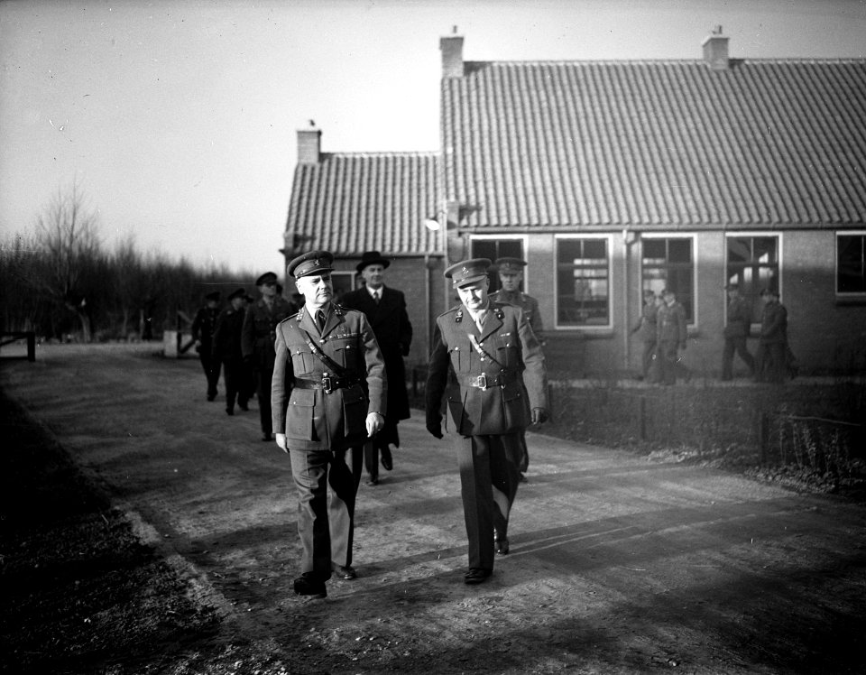 Overdracht Neerijnen te Waardenburg, Bestanddeelnr 903-1323