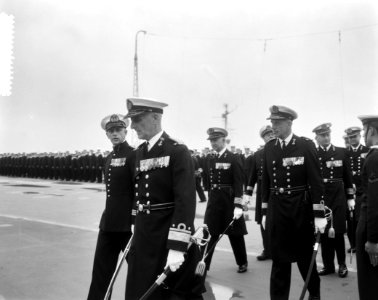 Overdracht van het commando over Smaldeel V door schout-bij-nacht L.E.H. Reeser , Bestanddeelnr 916-8056