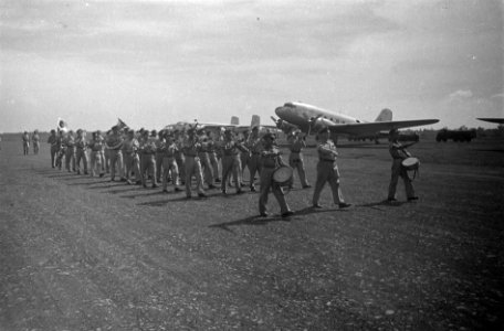 Overdracht van het commando over de Militaire Luchtvaart van kolonel P.J. de Bro, Bestanddeelnr 6884
