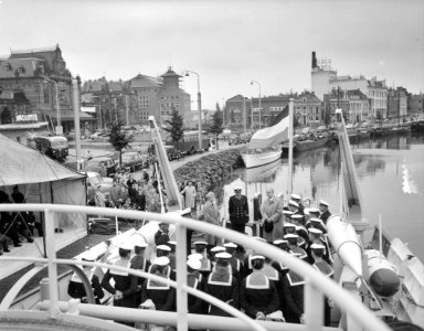 Overdracht kustmijnenveger Lochem te Groningen. Scheepswerf Smit en Zonen, Bestanddeelnr 907-8914