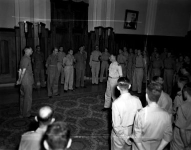 Overdracht functie adjudant-generaal, in het midden legercommandant generaal S.H, Bestanddeelnr 11164