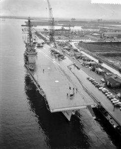 Overdracht vliegkampschip van Brazilie bij Verolme, Bestanddeelnr 911-8539