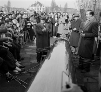 Overdracht Giek door heer W. Kok aan Willem III Amsterdam, Bestanddeelnr 905-0042