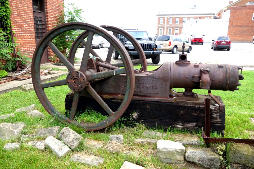 Outdoor display - Oil & Gas Museum - Parkersburg, West Virginia - DSC05566