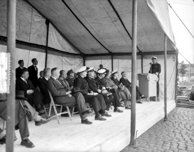 Overdracht kustmijnenveger Lochem te Groningen. Scheepswerf Smit en Zonen, Bestanddeelnr 907-8906