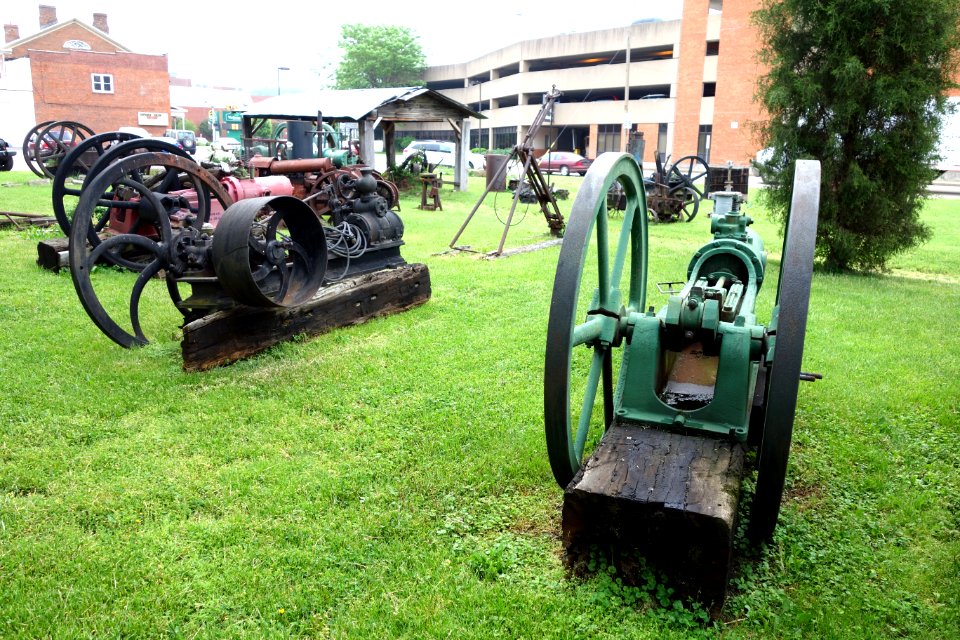 Outdoor display - Oil & Gas Museum - Parkersburg, West Virginia - DSC05561