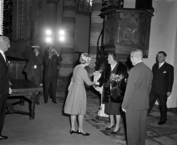 Overdracht van de Willem de Zwijgerlaan voor de Oude Kerk te Delft, Bestanddeelnr 911-8152