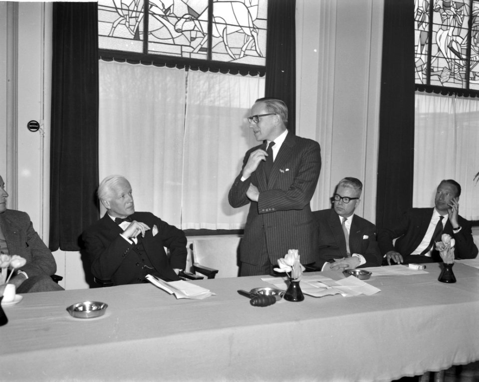 Overdraging voorzitterschap van het College van Advies inzake keuze van een arch, Bestanddeelnr 913-5447
