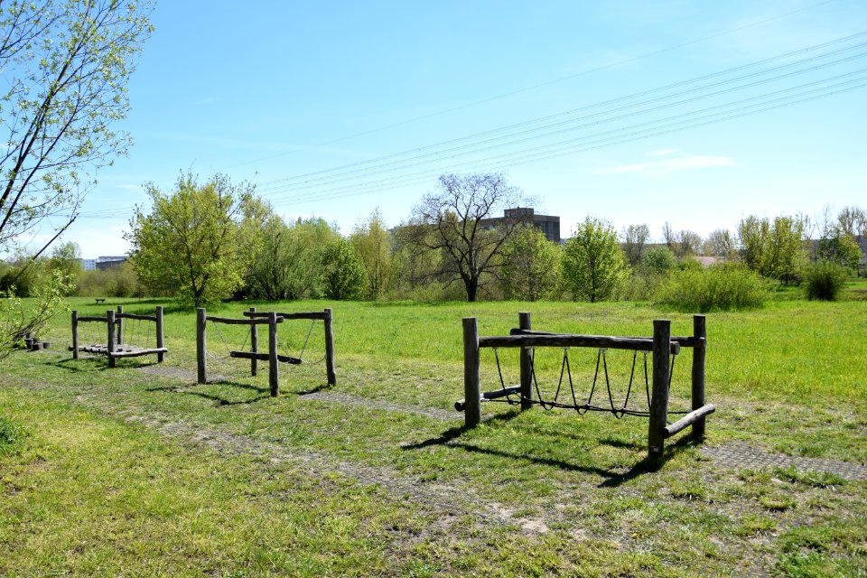 Outdoor-Fitness in Berlin-Marzahn (Geschicklichkeitsparkour) an der Neue Wuhle
