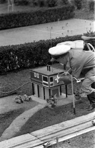 Overdracht wegenwachtstation te Madurodam, Bestanddeelnr 911-6087