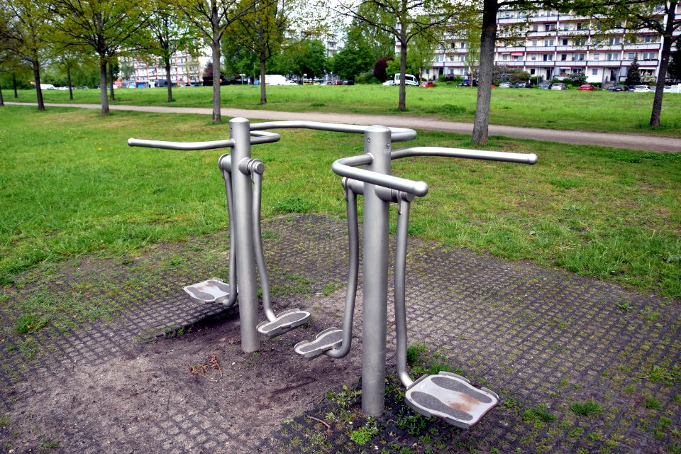 Outdoor-Fitness im Seelgrabenpark (Berlin-Marzahn) 1v4