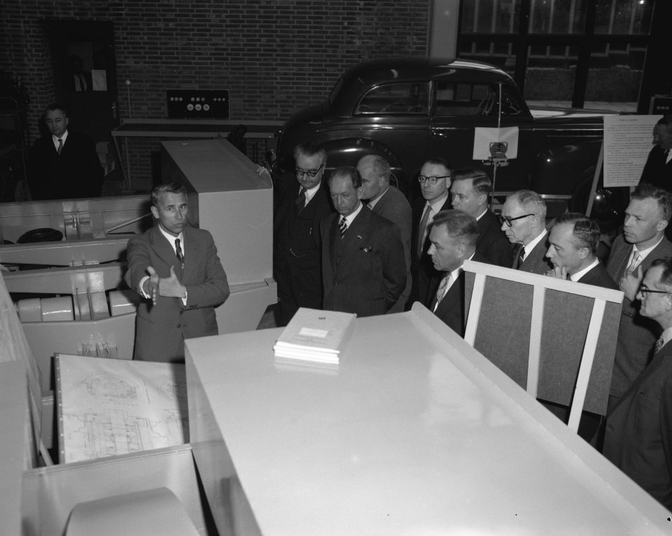 Overdracht vier nieuwe laboratoria aan de Technische Hoogeschool Delft, Bestanddeelnr 910-0815