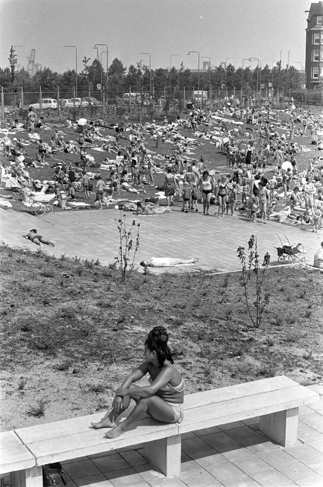 Overvolle zwembaden. Het Brediusbad aan de Spaarndammerdijk, Bestanddeelnr 920-4946