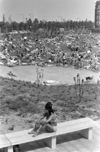 Overvolle zwembaden. Het Brediusbad aan de Spaarndammerdijk, Bestanddeelnr 920-4946