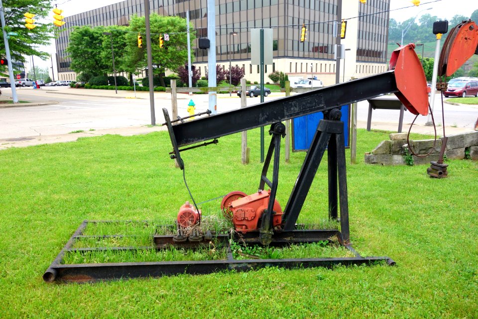 Outdoor display - Oil & Gas Museum - Parkersburg, West Virginia - DSC05570