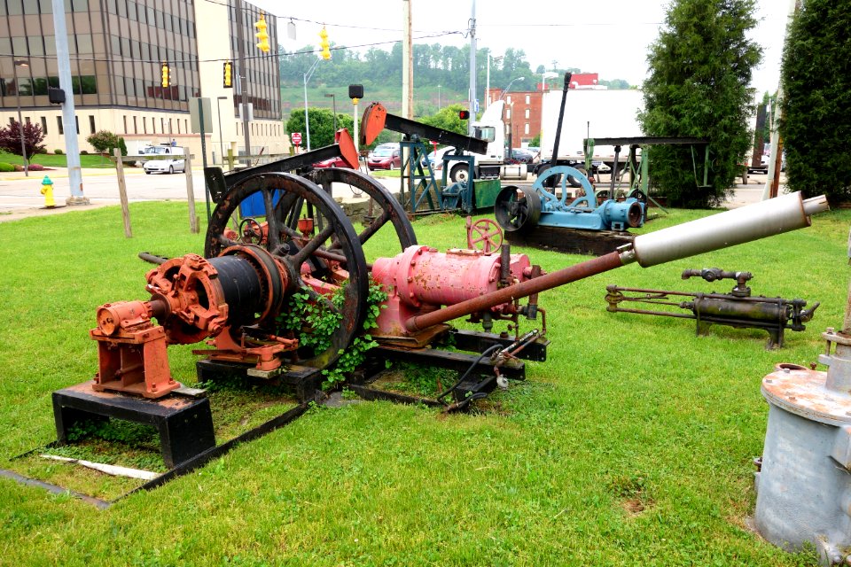 Outdoor display - Oil & Gas Museum - Parkersburg, West Virginia - DSC05569
