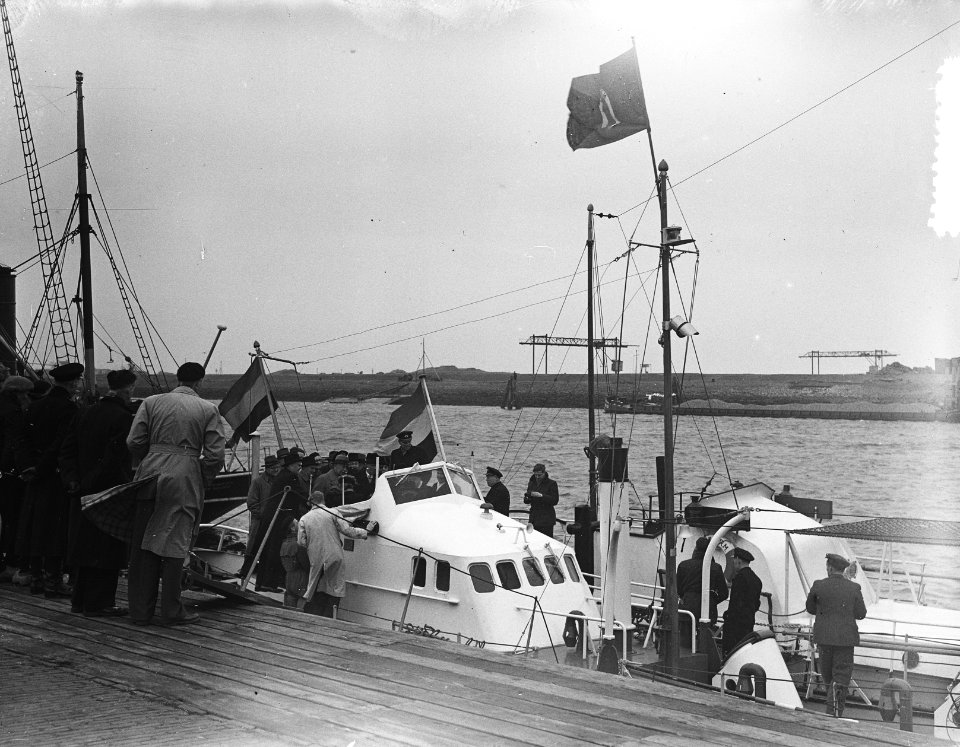 Overdracht Prins Hendrik nieuwe reddingboot Den Helder, Bestanddeelnr 904-9989