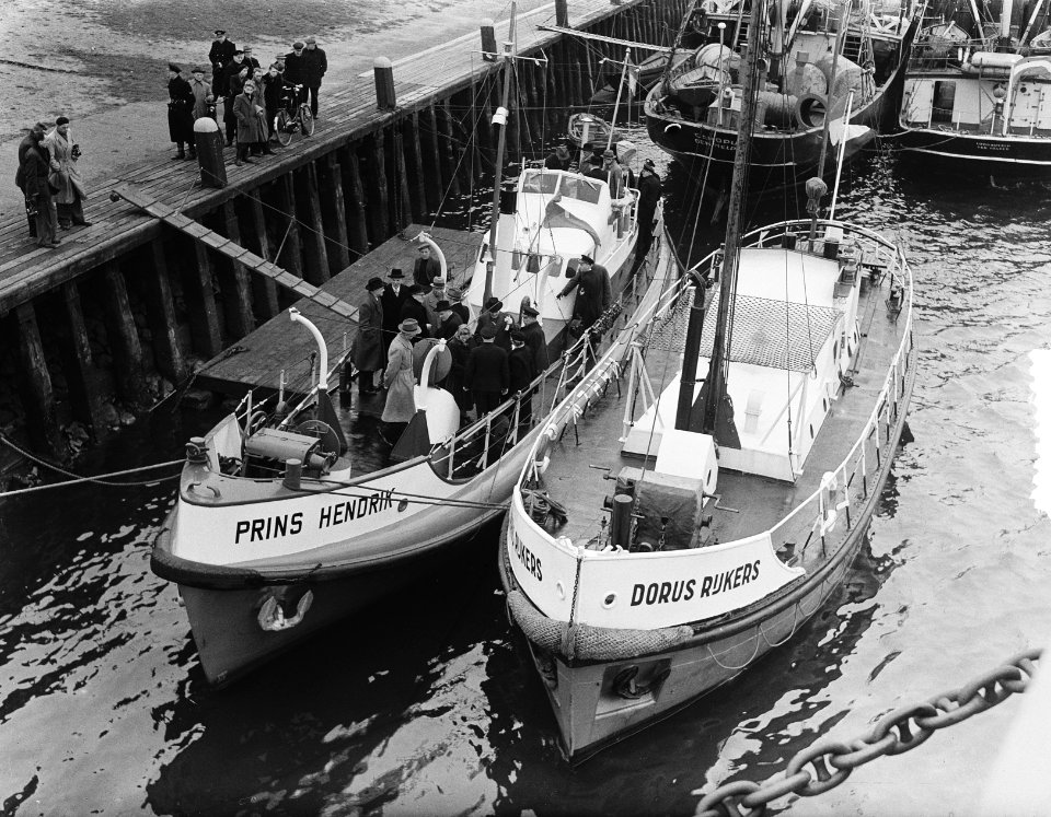 Overdracht Prins Hendrik, de nieuwe reddingboot van Den Helder. Hier op de fot, Bestanddeelnr 904-9985
