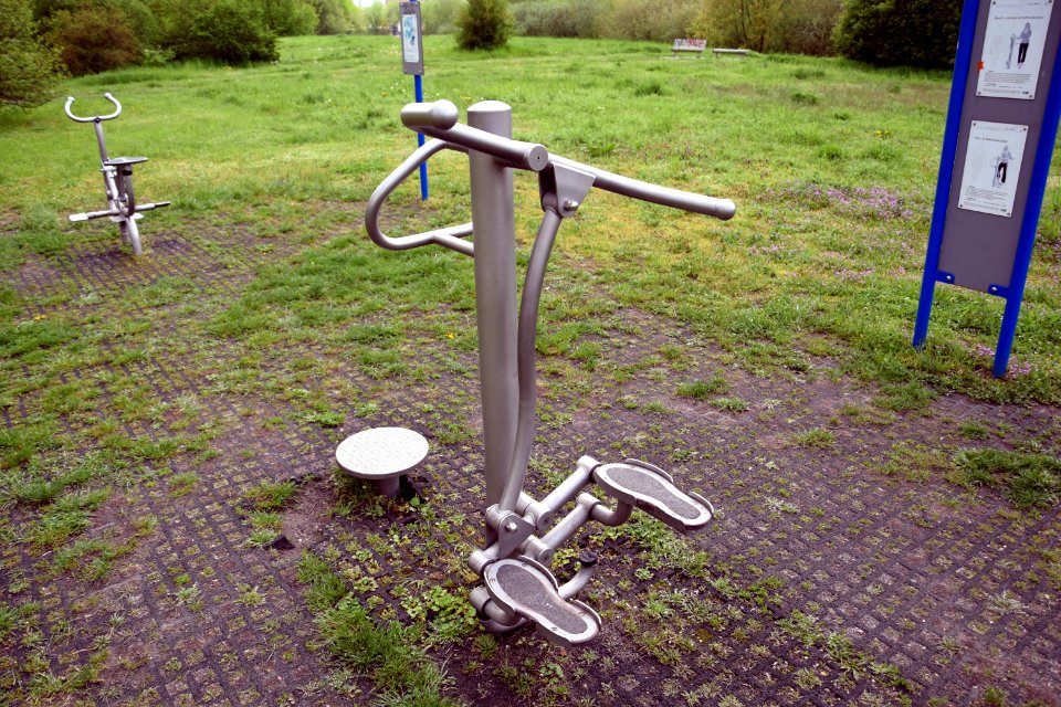 Outdoor-Fitness im Seelgrabenpark (Berlin-Marzahn) 3v4