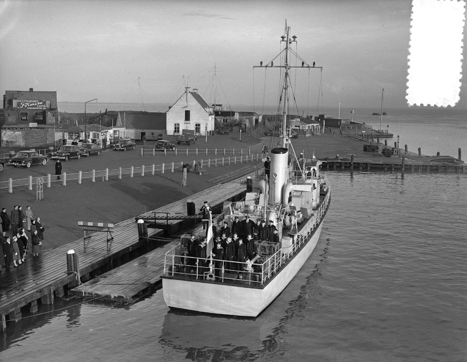 Overdracht patrouille vaartuig Freyer Den Helder en tewaterlating Hefring, Bestanddeelnr 906-8679