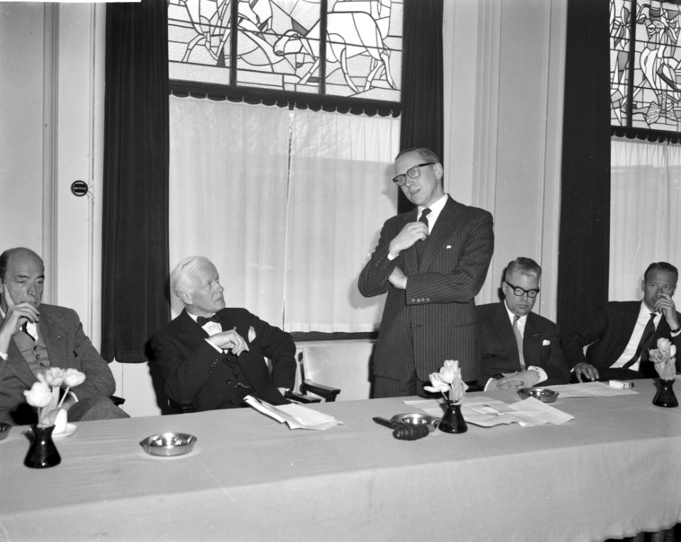 Overdraging voorzitterschap van het College van Advies inzake keuze van een arch, Bestanddeelnr 913-5444