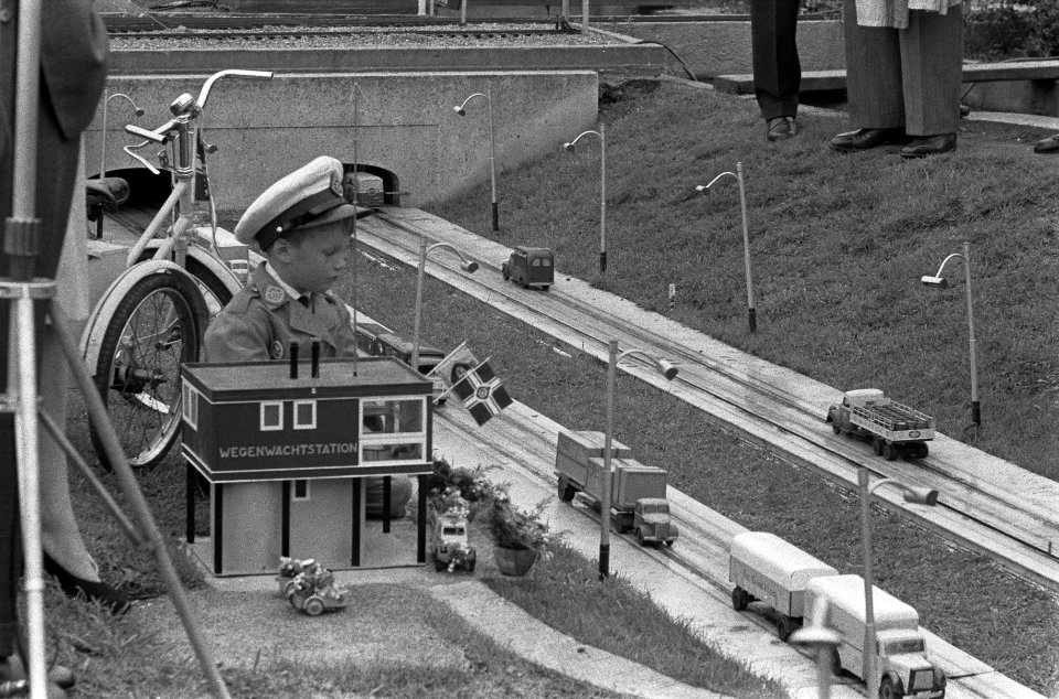 Overdracht wegenwachtstation te Madurodam, Bestanddeelnr 911-6089