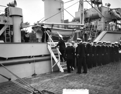 Overdracht kustmijnenveger Lochem te Groningen. Scheepswerf Smit en Zonen, Bestanddeelnr 907-8897