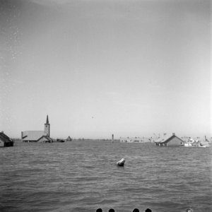 Overstroming van de Wieringmeerpolder. Op 17 april 1945 hebben de Duitsers nog d, Bestanddeelnr 900-3197