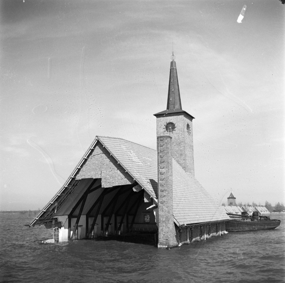 Overstroming van de Wieringmeerpolder. Op 17 april 1945 hebben de Duitsers nog d, Bestanddeelnr 900-3186