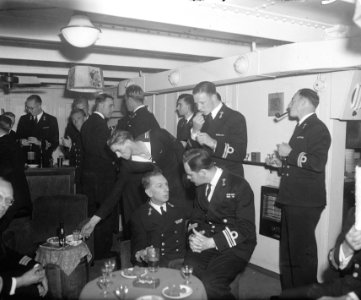 Overdracht commando op de Vulkaan te IJmuiden, Bestanddeelnr 903-4182