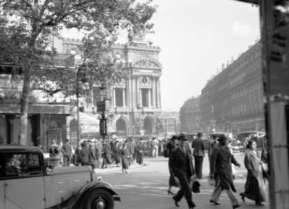 Overstekende voetgangers in de buurt van de Opéra, Bestanddeelnr 191-0386