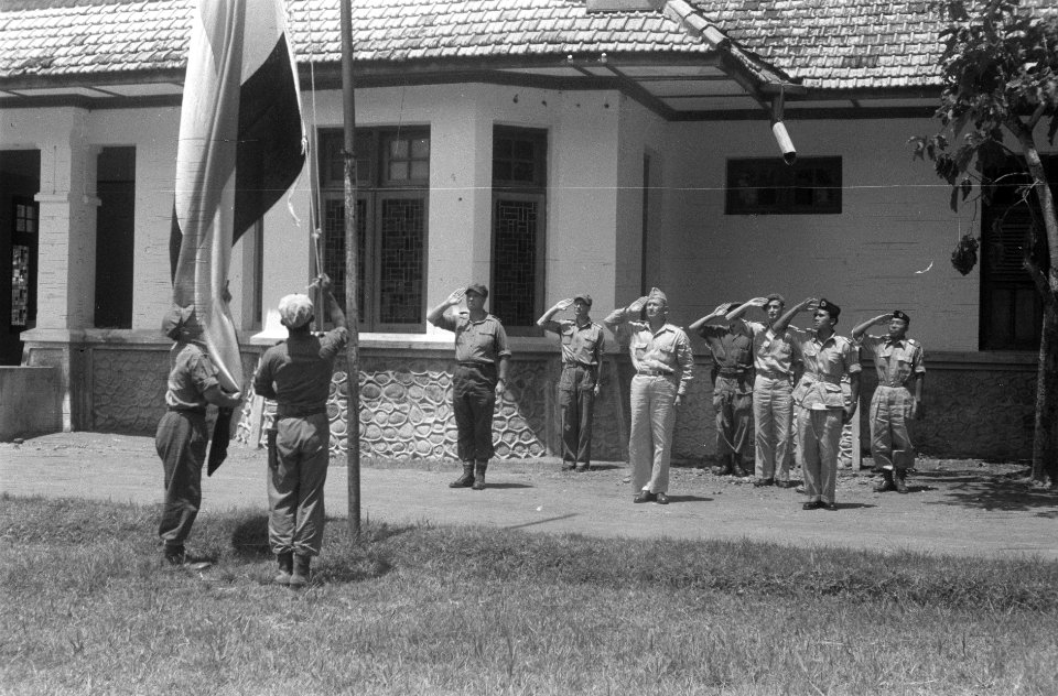 Overal in Indonesië worden thans de Nederlandse patrouillegebieden, soms bij geh, Bestanddeelnr 895
