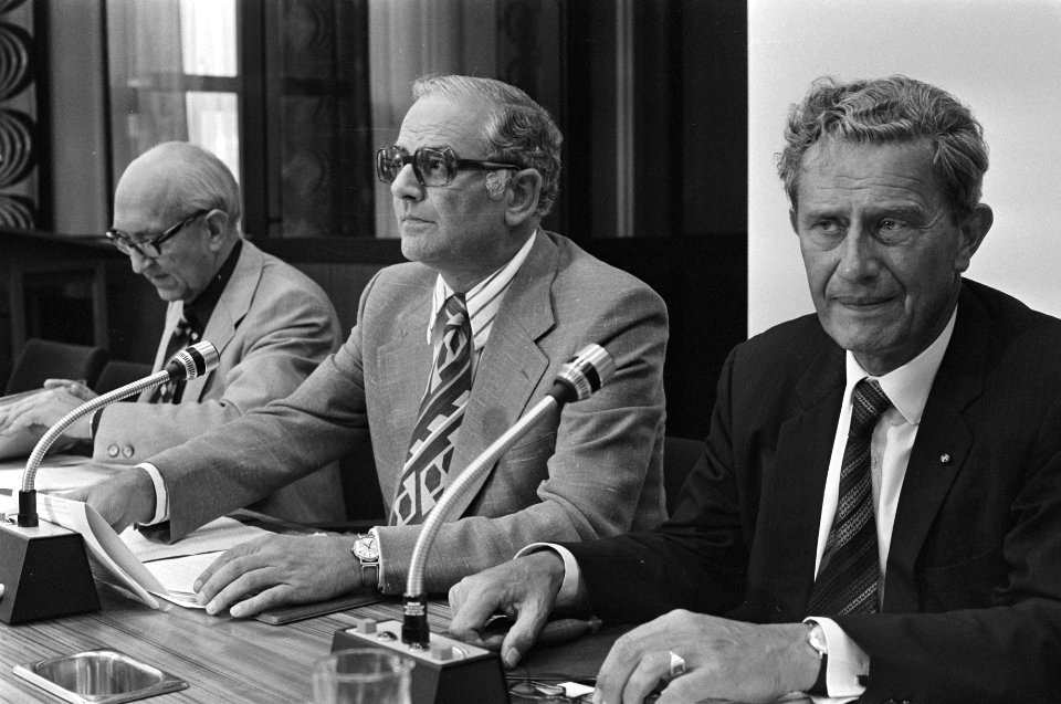 Overleg minister Van der Stee met vaste landbouwcommiss van Tweede Kamer minis, Bestanddeelnr 927-3853